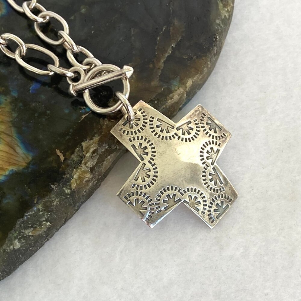 Silpada Sterling Silver 925 Virtuosity Stamped Cross Front Toggle Necklace 17" - Picture 8 of 16